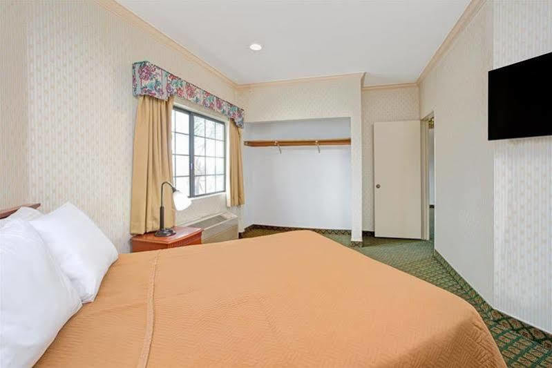 Travelodge By Wyndham Lynwood Zewnętrze zdjęcie